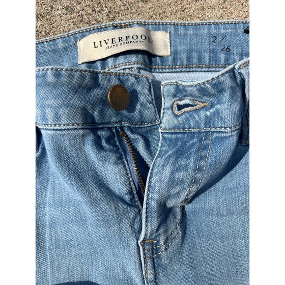 Liverpool Pants Women Size 2 Light Wash Skinny Jeans Zip Fly 5-Pocket Design - Picture 3 of 6